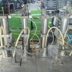 4活塞半自动气动液体灌装机