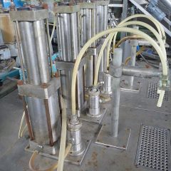4活塞半自动气动液体灌装机